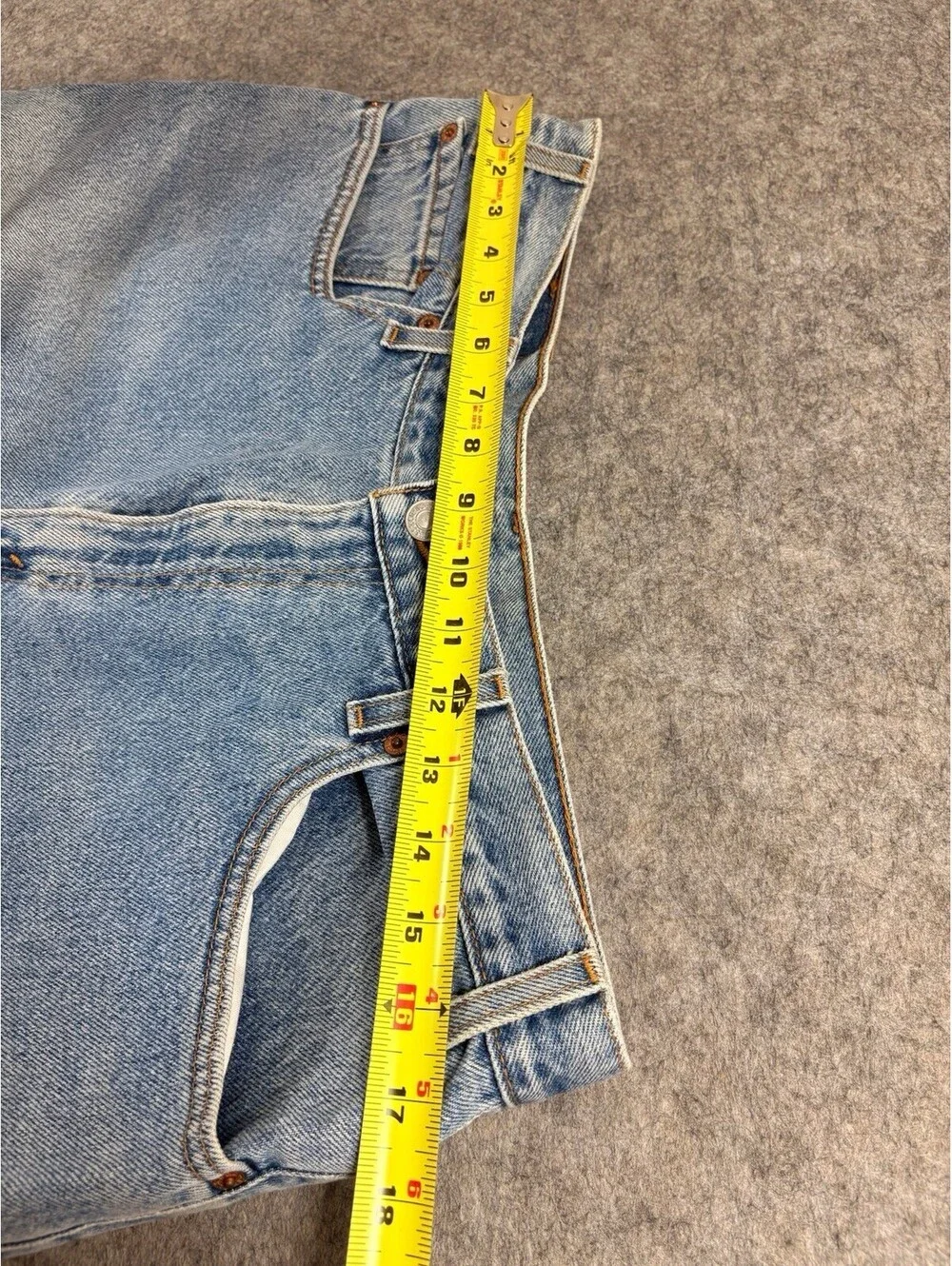 Vintage Levi’s 550 Zip Fly Jeans 34x29 Made in USA Light Wash Straight Leg Denim